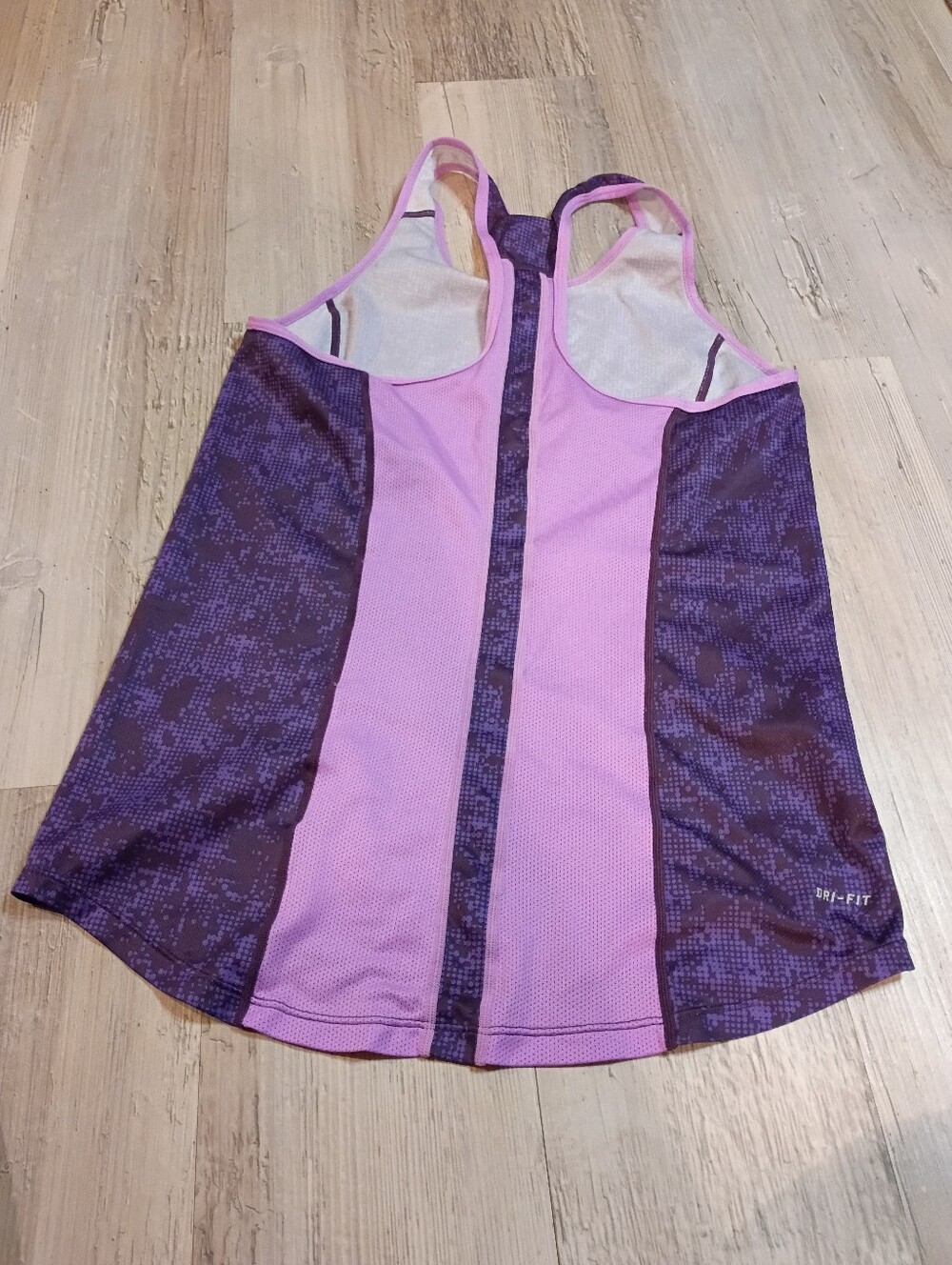 Nike - Picture 4 of 5